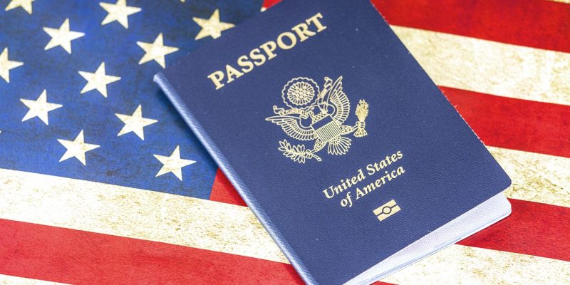 Posso manter dupla cidadania brasileira e americana? - AG Immigration